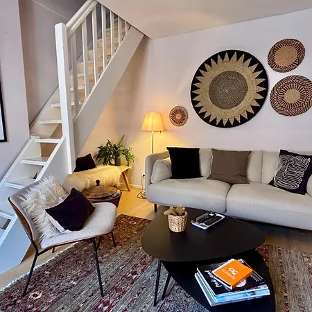 Quiet 2-bdrm Flat In Διαμέρισμα