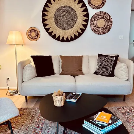 Quiet 2-bdrm Flat In Διαμέρισμα