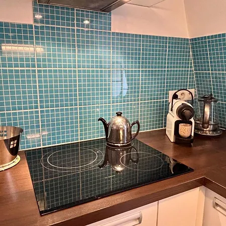 Quiet 2-bdrm Flat In Διαμέρισμα