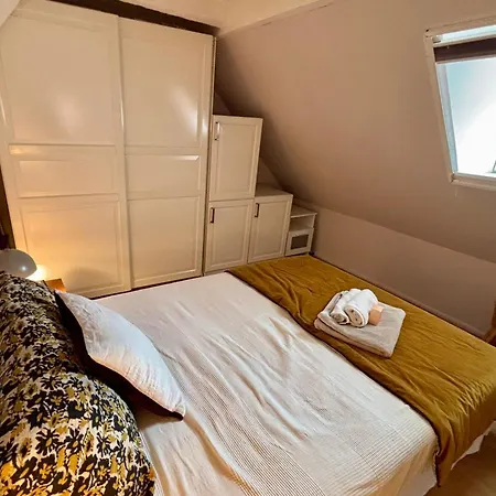 Quiet 2-bdrm Flat In Διαμέρισμα